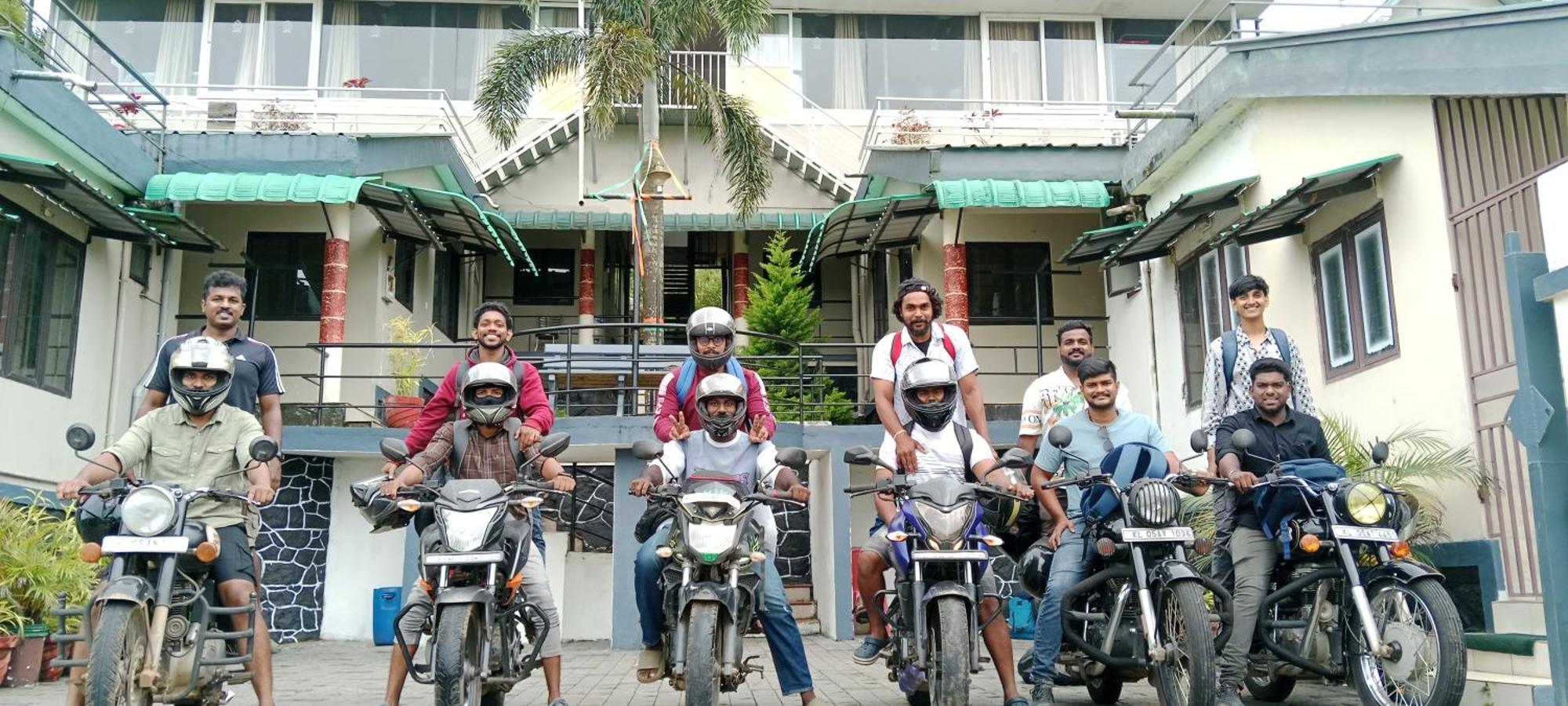 Vagamon Lake Palace Hostel Buitenkant foto