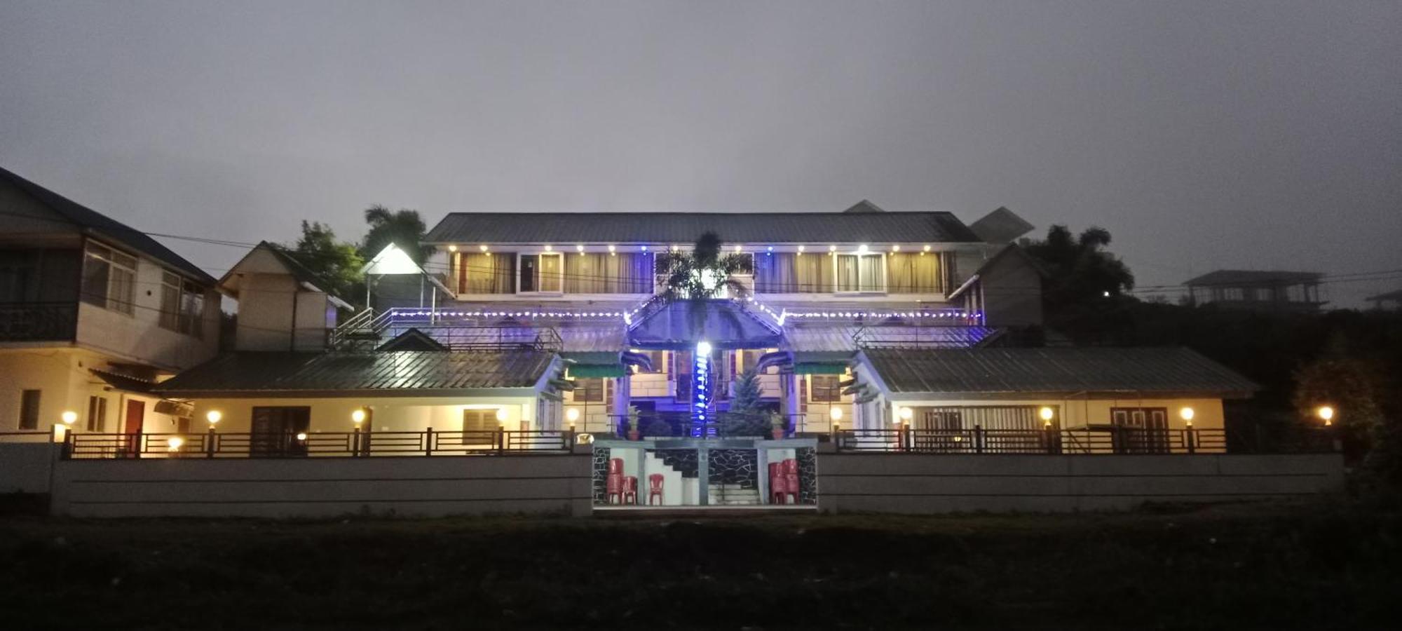 Vagamon Lake Palace Hostel Buitenkant foto