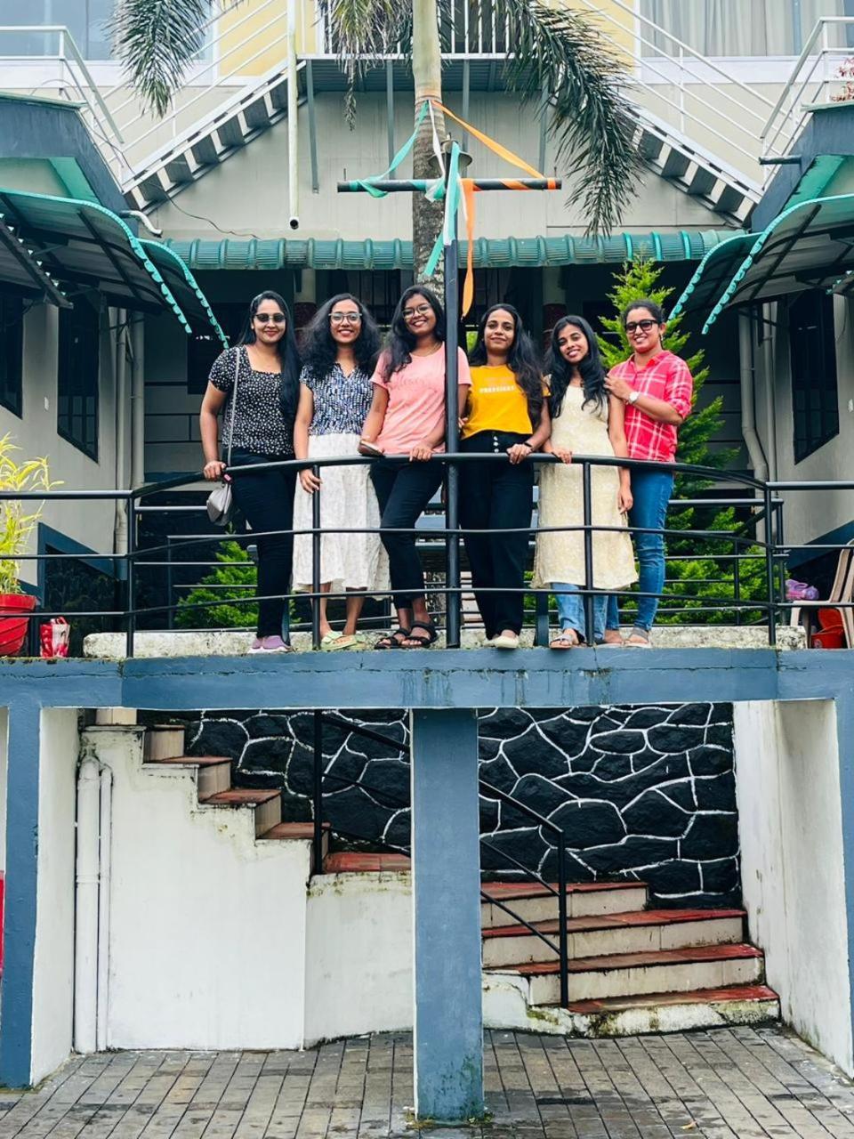 Vagamon Lake Palace Hostel Buitenkant foto