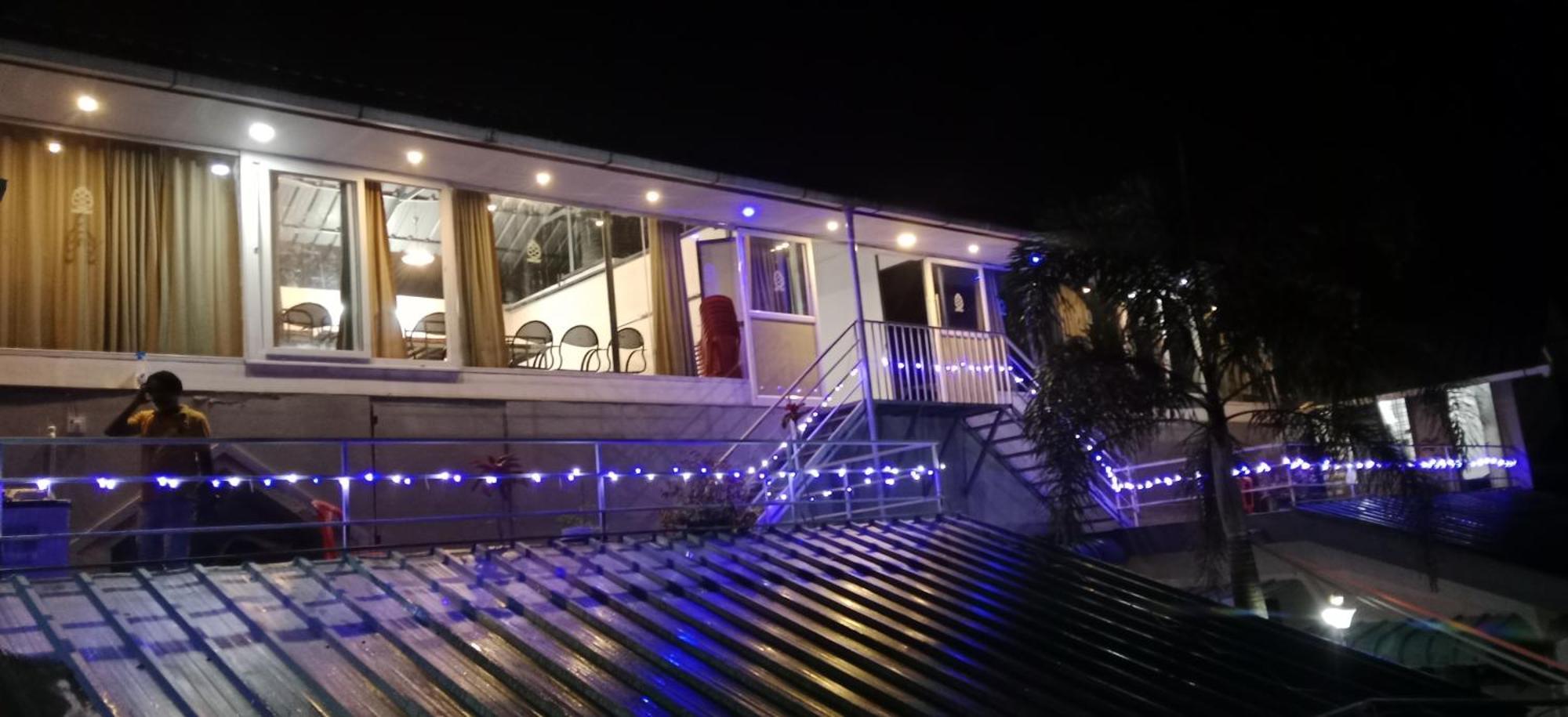 Vagamon Lake Palace Hostel Buitenkant foto